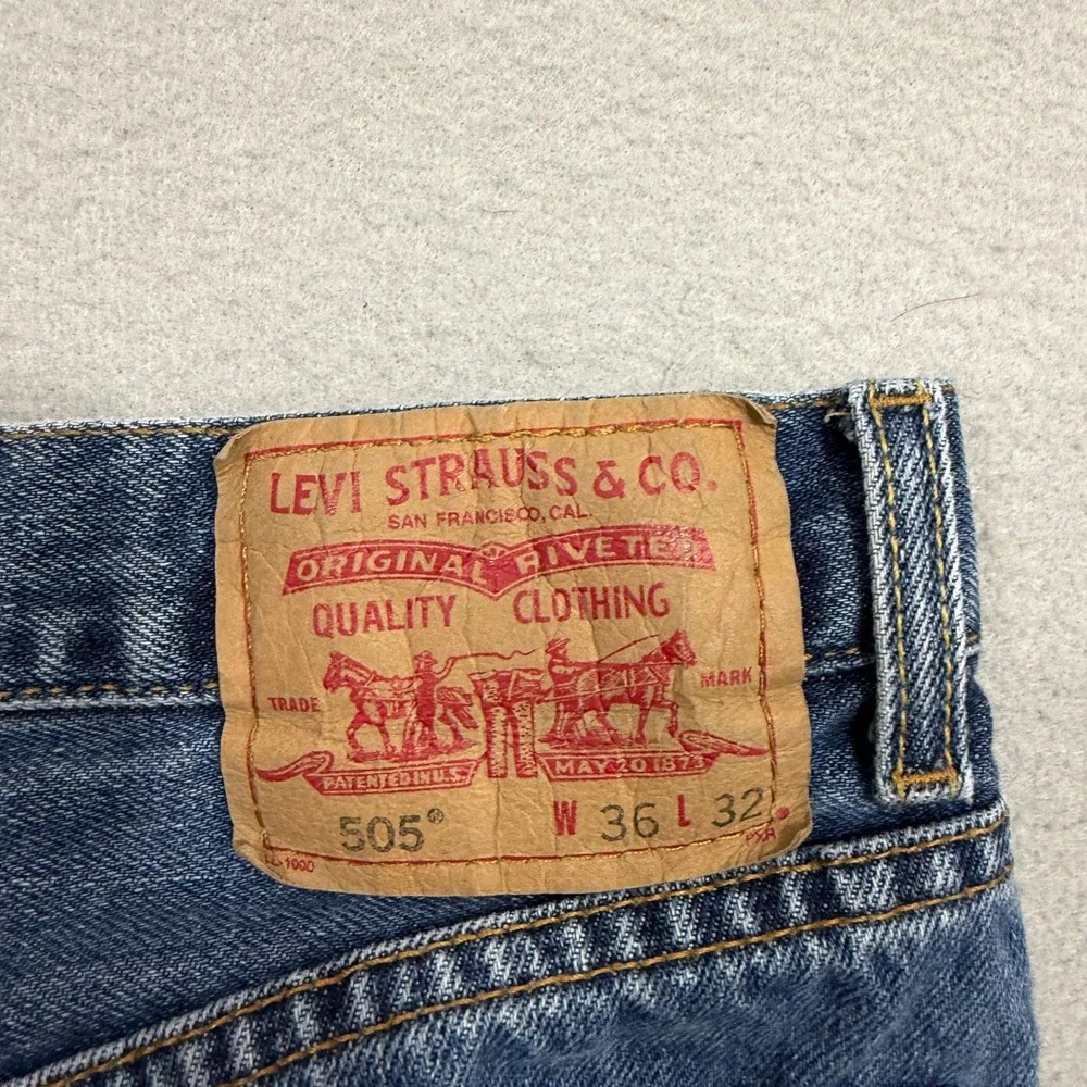 Vintage Levis 505 Jeans Men's 36x32 Blue Regular Fit Straight Leg Denim Western